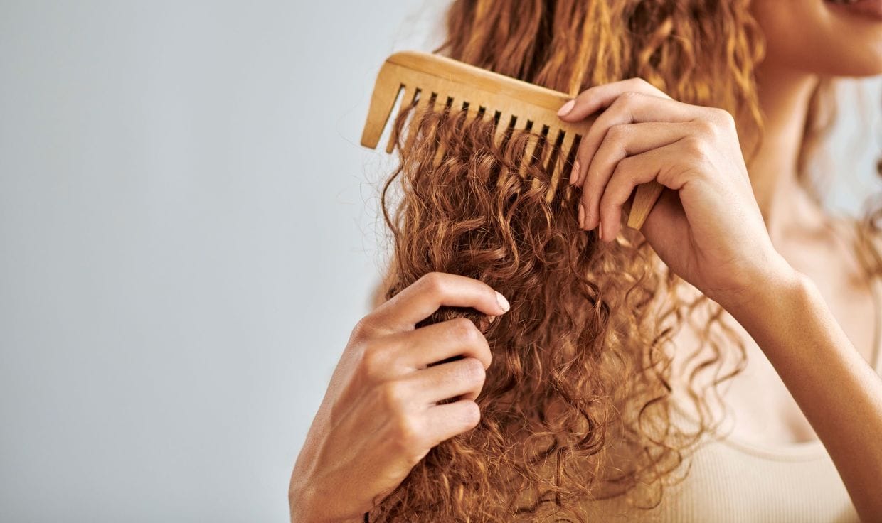 Haarwurzelentzündung: Ursachen, Symptome und Therapiemöglichkeiten