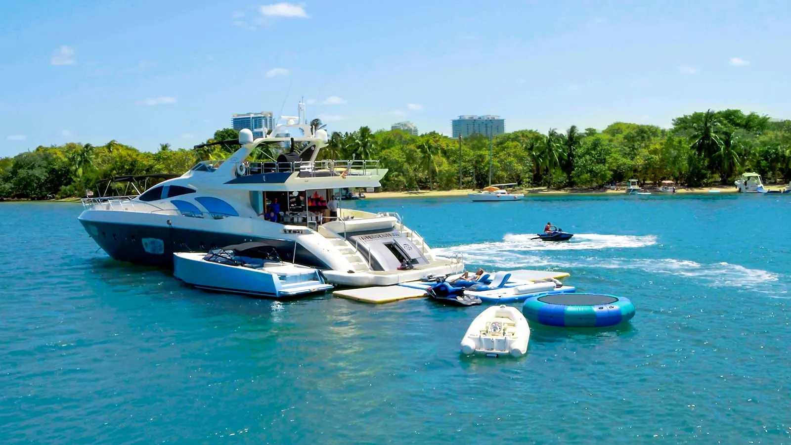 Yachtcharter Griechenland: Ihr Traumurlaub auf dem Wasser