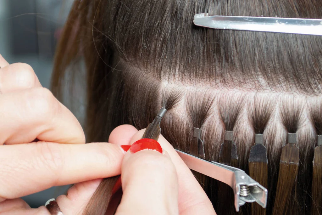 Natürliches Volumen: Tape Extensions für Ihren Traum-Look