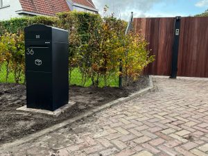 pakketbrievenbussen-frontbox-achteruitname-zwart